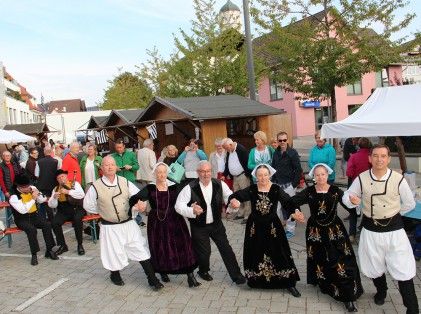 Danses de la Kevrenn Alré sur la Place du marché d'Illertissen