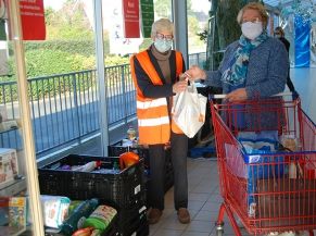 4,5 tonnes de denrées alimetnaires collectées grâce à vos dons. Merci à tous !