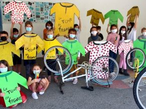 Préparatifs accueil du Tour de France à l'accueil de loisirs