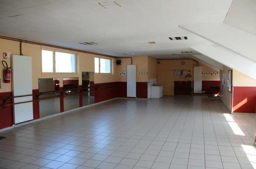 Salle sous les tribunes
